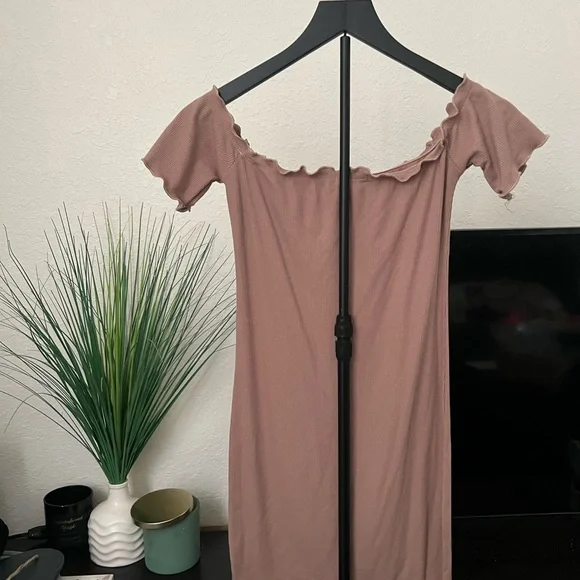 Off-Shoulder Ruffle Dress - Picture 2 of 3